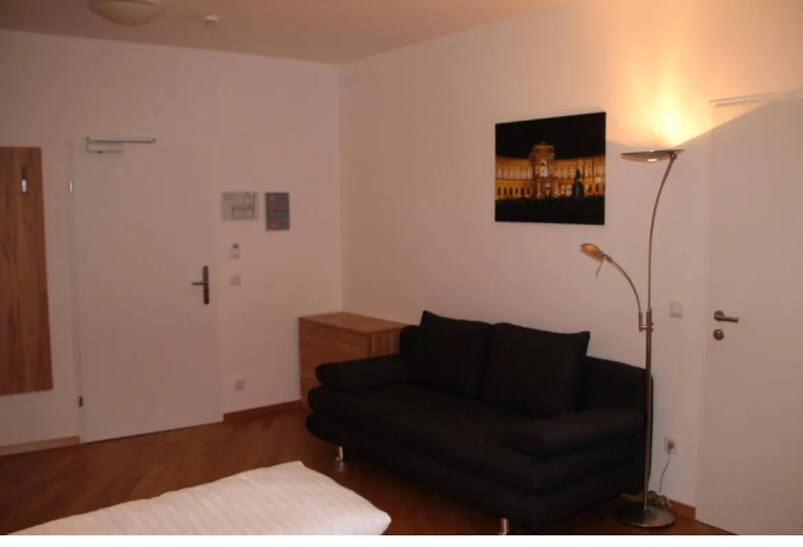 Zum Shambhala Hotel Vienna 0*,